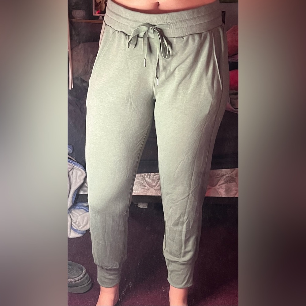 green sweat/yoga pants